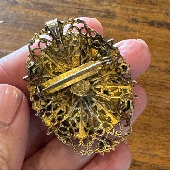 Vintage Gold-Tone Filigree Brooch Intaglio Black Glass Cameo Pendant - Picture 4 of 7